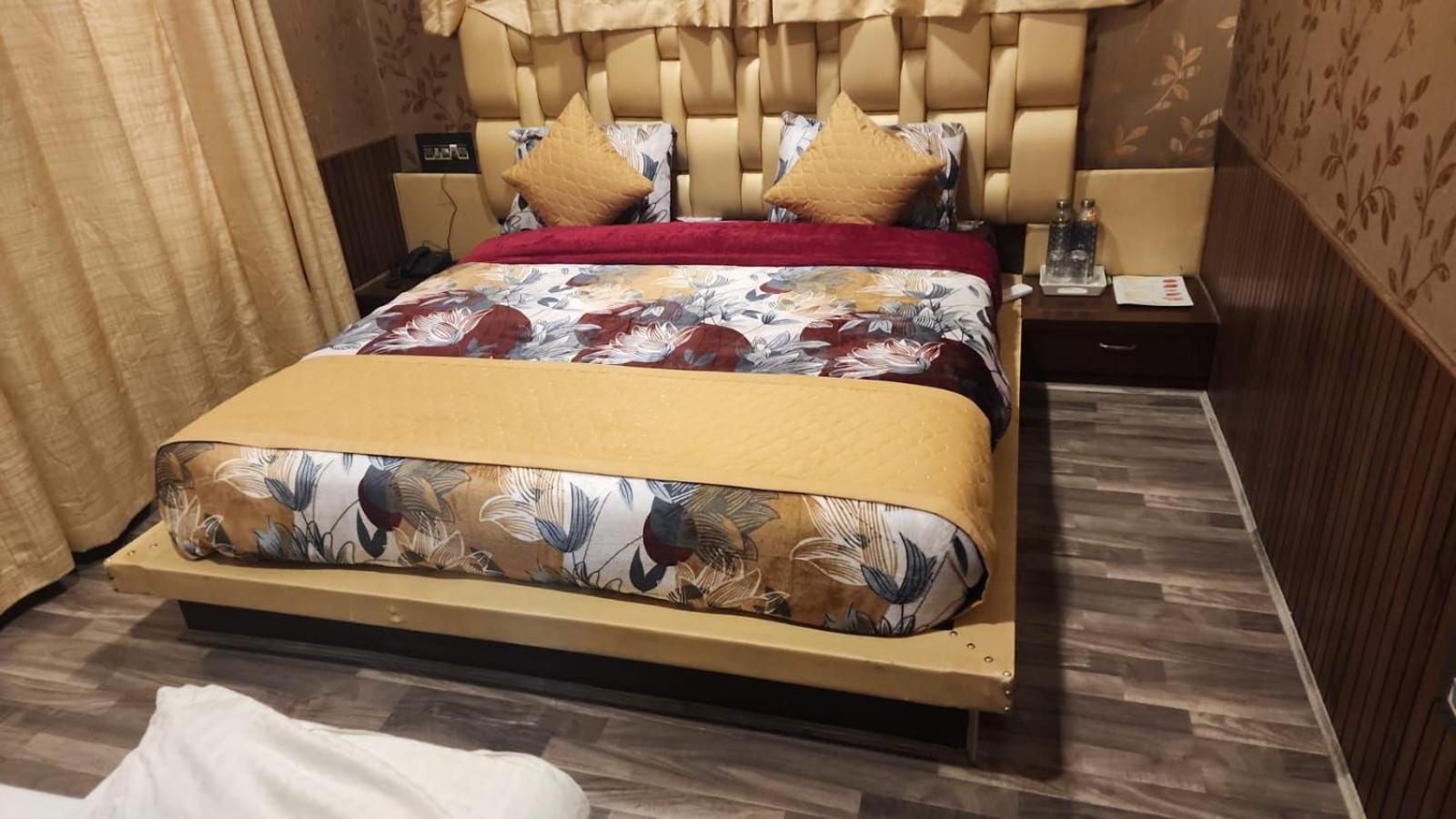 Hotel The Casa Σριναγκάρ Εξωτερικό φωτογραφία